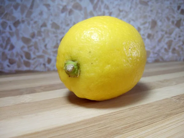 Buah Lemon Diisolasi Papan Potong — Stok Foto