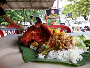 'nasi kukus' tipik bir Malay yemeği