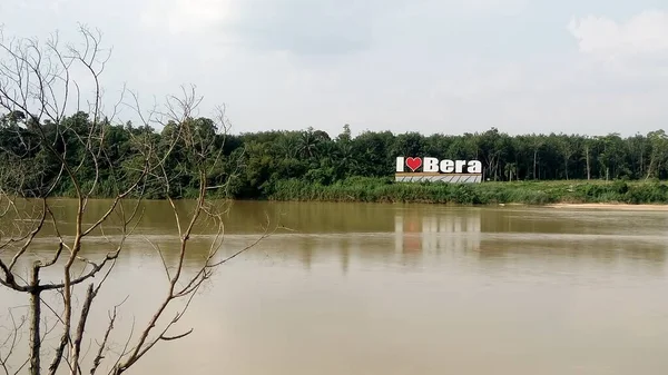 Letrero Vista Bera Orilla Del Río Pahang Malasia —  Fotos de Stock