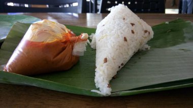 'nasi dagang' tipik doğu kıyısı malezya yemeklerinden biri.