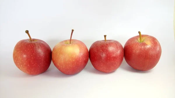 Красные Яблоки Изолированы Белом Фоне — стоковое фото