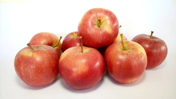 Manzanas Rojas Aisladas Sobre Fondo Blanco — Foto de Stock