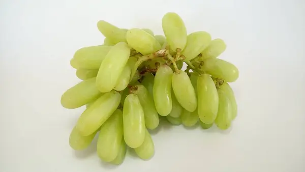 白い背景に隔離された緑のブドウ — ストック写真