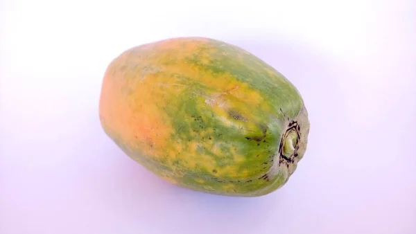 Grön Papaya Isolerad Vit Bakgrund — Stockfoto