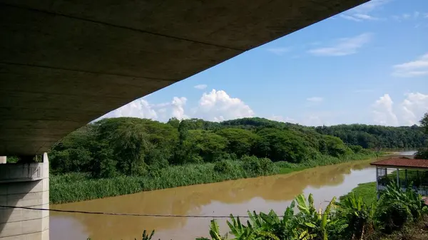 Вид Річку Під Мосту — стокове фото