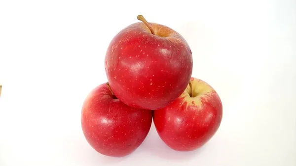 Rode Appels Geïsoleerd Witte Achtergrond — Stockfoto