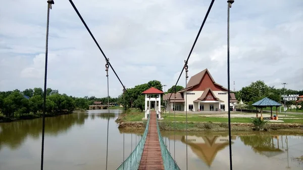 Suspension Bridge Located Halaman Deris Sungai Rambai Melaka Malaysia — Φωτογραφία Αρχείου