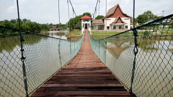 Suspension Bridge Located Halaman Deris Sungai Rambai Melaka Malaysia — Stockfoto