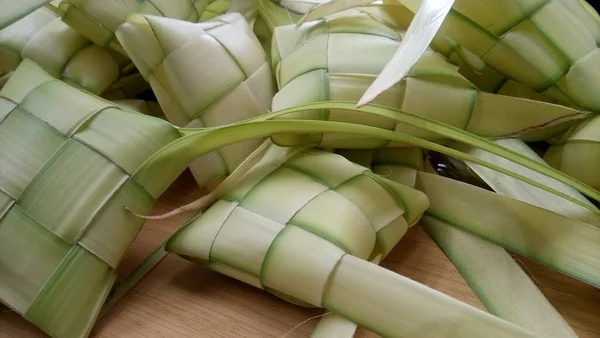 Ketupat Rýžový Knedlík Místní Pochoutka Během Slavnostní Sezóny Jihovýchodní Asii — Stock fotografie