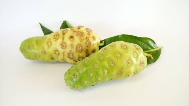 Beyaz arka planda meyve olmayan meyve