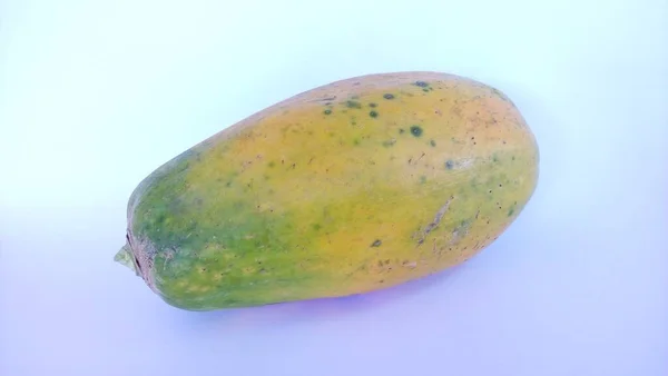 Groene Papaya Geïsoleerd Witte Achtergrond — Stockfoto