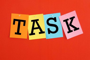 TASK metin ile renkli yapışkan not