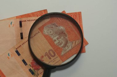 Malezya para birimini kapat