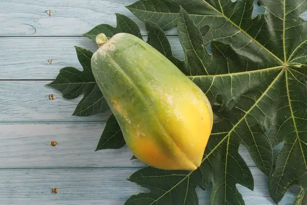Papaya Frutta Sullo Sfondo Legno — Foto Stock