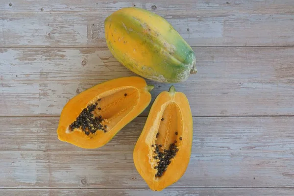 Papaya Slices Wooden Background — Stock Photo, Image