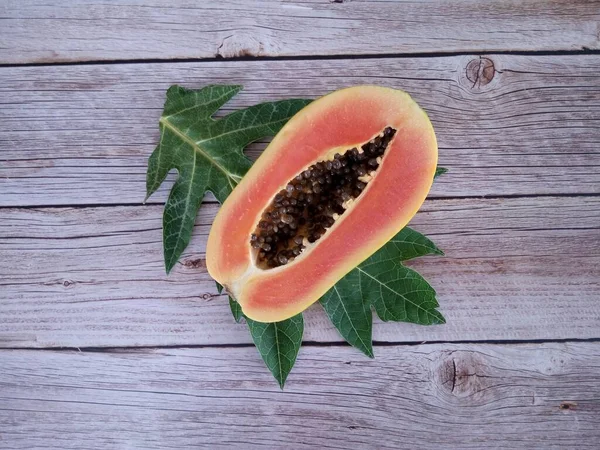 Primer Plano Fruta Papaya Sobre Fondo Madera — Foto de Stock