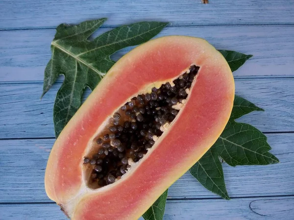 Primer Plano Fruta Papaya Sobre Fondo Madera — Foto de Stock