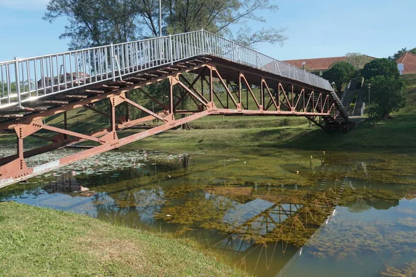 Puente Sobre Lago Campus Universiti Teknologi Mara Melaka Ubicado Alor —  Fotos de Stock