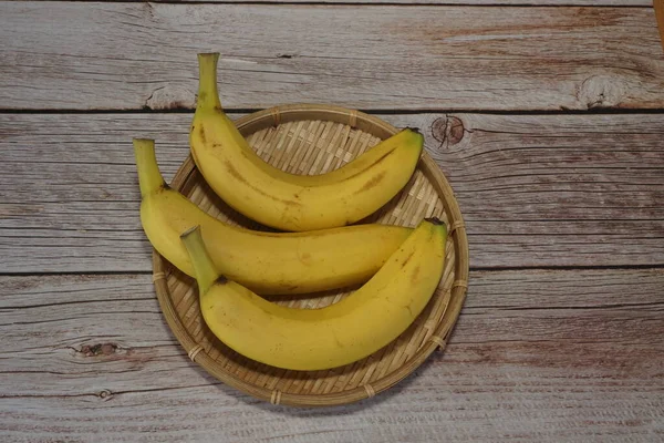 Bananfrukter Trä Korg — Stockfoto