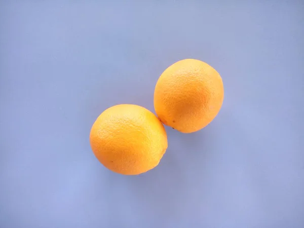 Fruits Orange Sur Fond Bleu — Photo