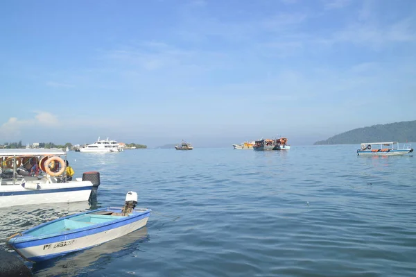 Туристическая Лодка Острове Мамутик Расположенном Kota Kinabalu Сабах Малайзия — стоковое фото