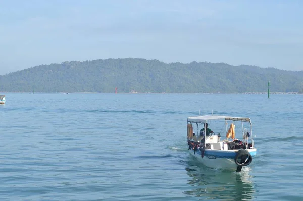 Perahu Wisata Pulau Mamutik Terletak Kota Kinabalu Sabah Malaysia — Stok Foto