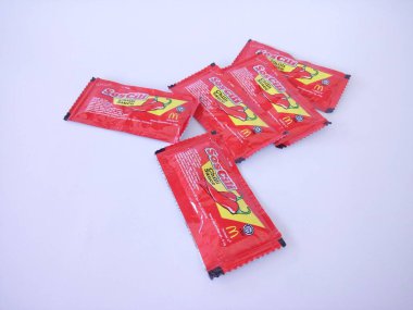 beyaz arkaplanda paket