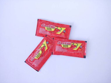 beyaz arkaplanda paket