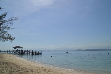 Kota Kinabalu, Sabah, Malezya 'daki Mamutik Adası plajının manzarası