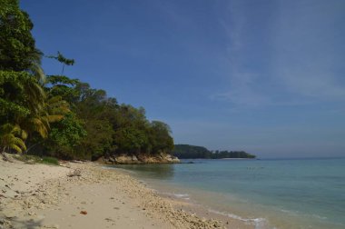 Kota Kinabalu, Sabah, Malezya 'daki Mamutik Adası plajının manzarası