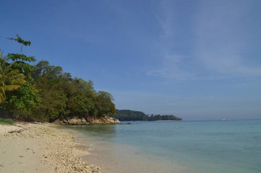 Kota Kinabalu, Sabah, Malezya 'daki Mamutik Adası plajının manzarası