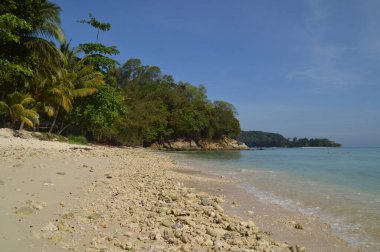 Kota Kinabalu, Sabah, Malezya 'daki Mamutik Adası plajının manzarası