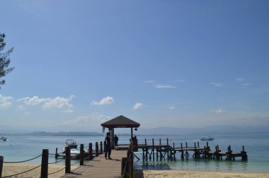 Malezya 'nın Doğu Malezya Eyaleti Sabah, Malezya' da bulunan Manukan Adası iskelesi.