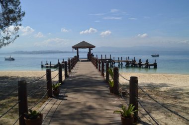 Malezya 'nın Doğu Malezya Eyaleti Sabah, Malezya' da bulunan Manukan Adası iskelesi.