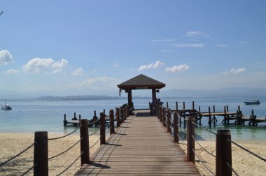 Malezya 'nın Doğu Malezya Eyaleti Sabah, Malezya' da bulunan Manukan Adası iskelesi.