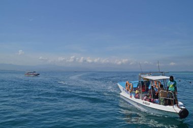 Manukan Adası, Kota Kinabalu, Sabah, Malezya 'ya turist taşıyan sürat tekneleri