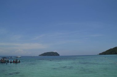 Kota Kinabalu, Sabah, Malezya 'daki Mamutik Adası plajının manzarası