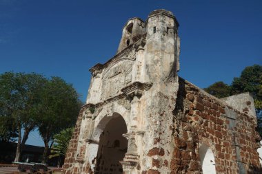 Porta de Santiago manzarası, 1511 yılında Malacca 'da inşa edilen bir Famosa kalesinin kalıntıları. Melaka, Malezya 'da..