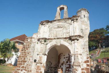 Porta de Santiago manzarası, 1511 yılında Malacca 'da inşa edilen bir Famosa kalesinin kalıntıları. Melaka, Malezya 'da..