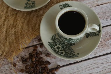 Geleneksel oryantal Çin kopitiam tarzı koyu kahve.