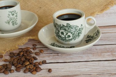 Geleneksel oryantal Çin kopitiam tarzı koyu kahve.