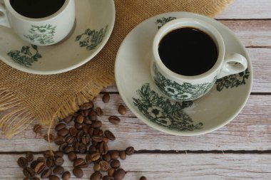 Geleneksel oryantal Çin kopitiam tarzı koyu kahve.