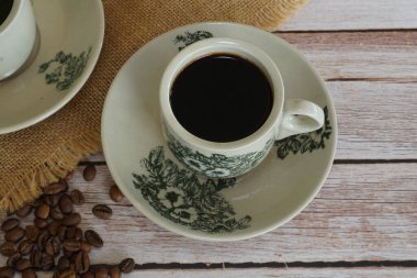 Geleneksel oryantal Çin kopitiam tarzı koyu kahve.