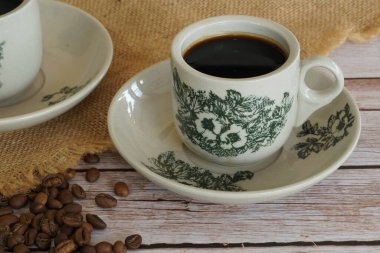 Geleneksel oryantal Çin kopitiam tarzı koyu kahve.