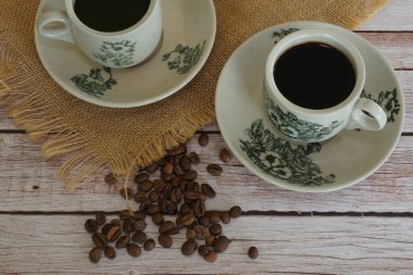 Geleneksel oryantal Çin kopitiam tarzı koyu kahve.