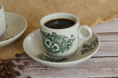 Geleneksel oryantal Çin kopitiam tarzı koyu kahve.