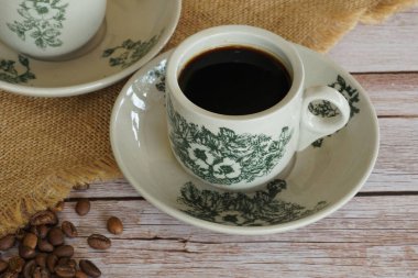 Geleneksel oryantal Çin kopitiam tarzı koyu kahve.