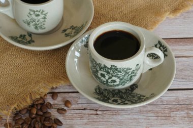 Geleneksel oryantal Çin kopitiam tarzı koyu kahve.