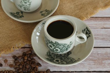 Geleneksel oryantal Çin kopitiam tarzı koyu kahve.