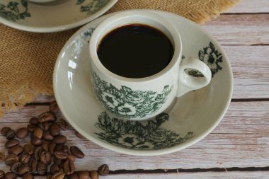 Geleneksel oryantal Çin kopitiam tarzı koyu kahve.